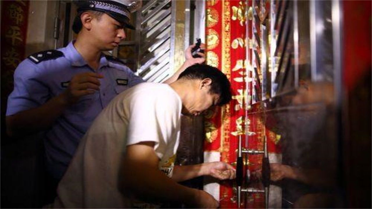 习水请开锁师傅开了锁后，师傅